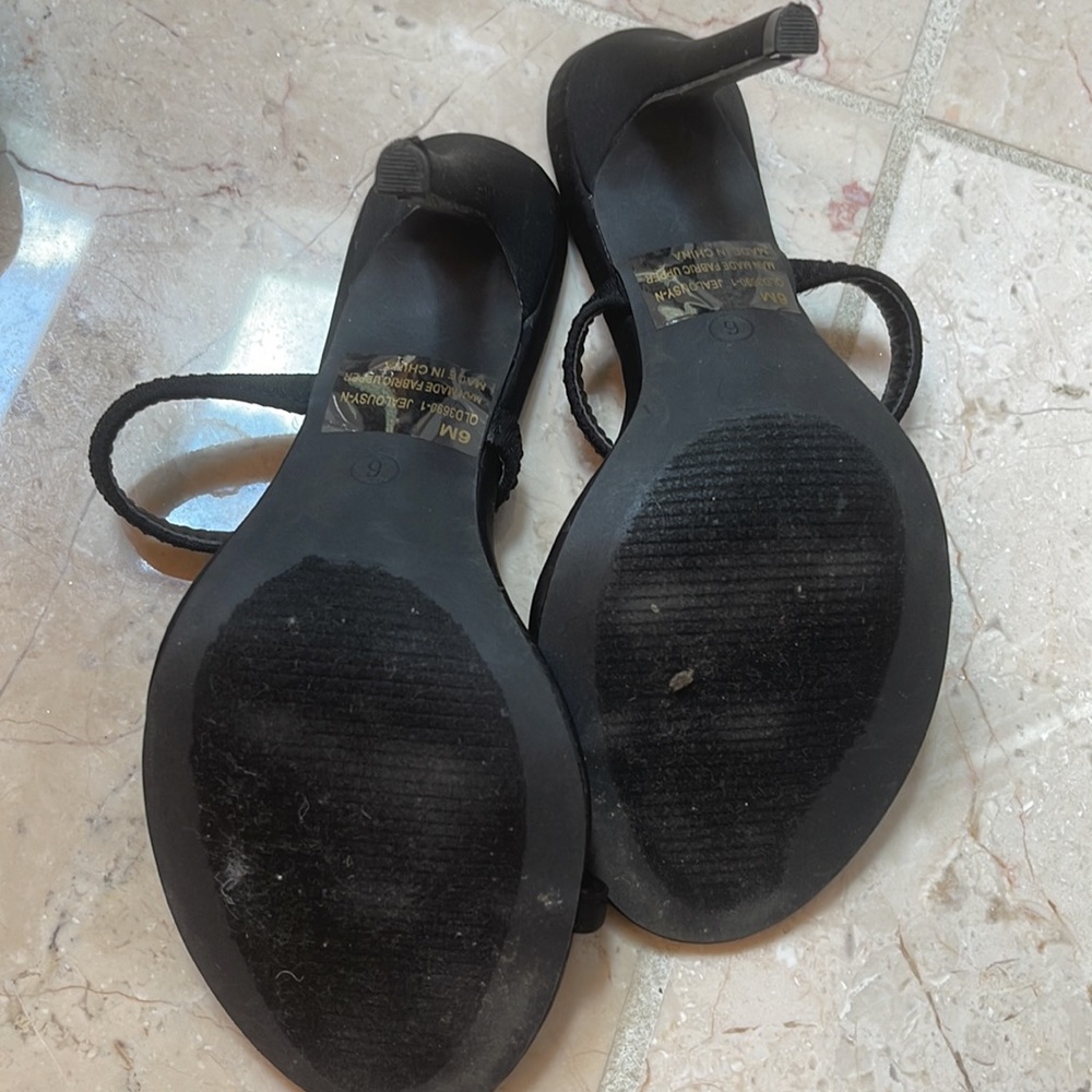 Heels - Picture 2 of 3